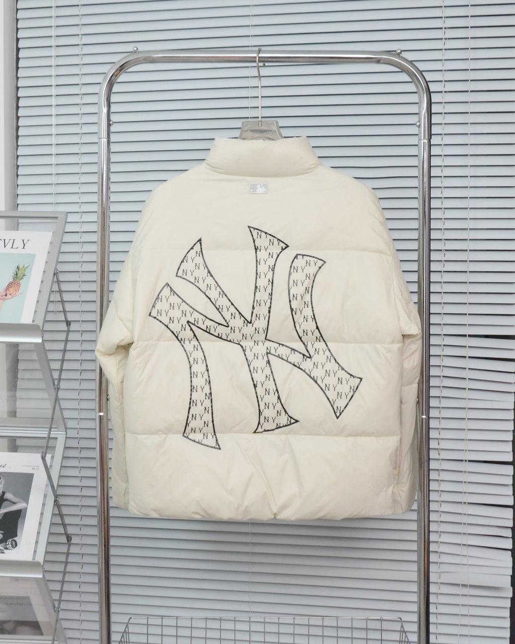 MLB New York Yankees Puffer Jacket | Cream Oversized Back Logo