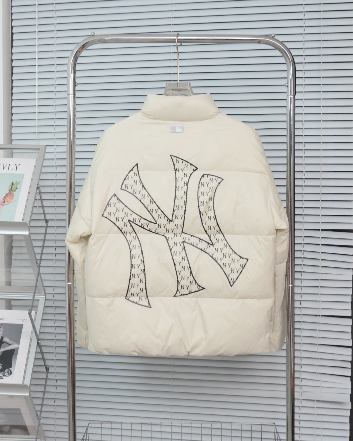 MLB New York Yankees Puffer Jacket | Cream Oversized Back Logo