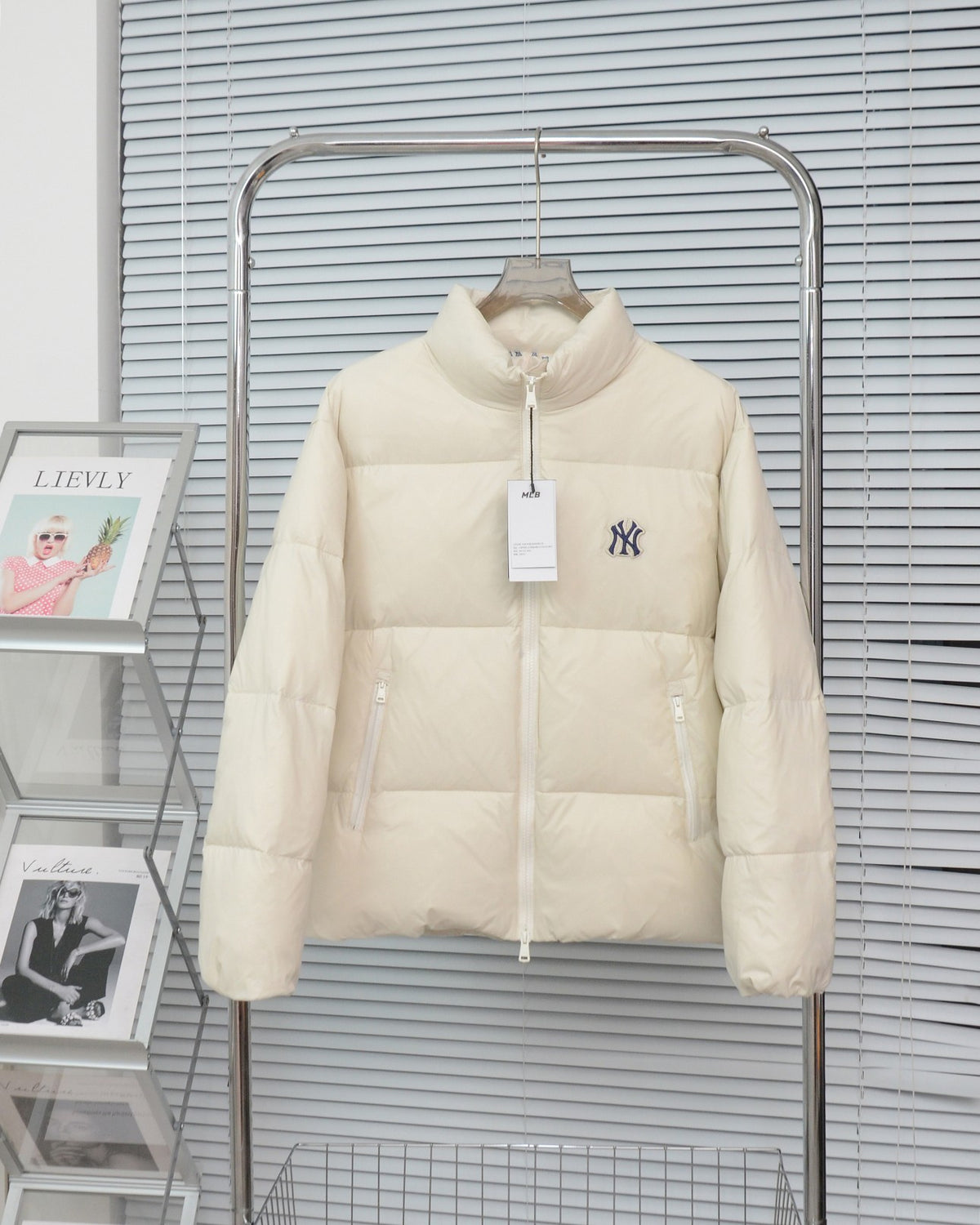 MLB New York Yankees Puffer Jacket | Cream Oversized Back Logo