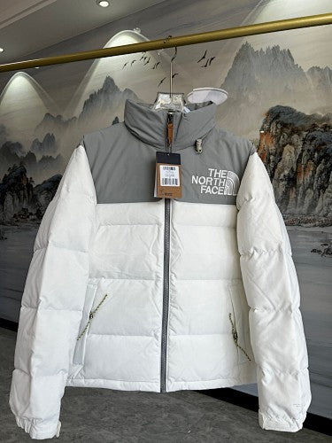 The North Face Large Logo Puffer Jacket | White & Gray