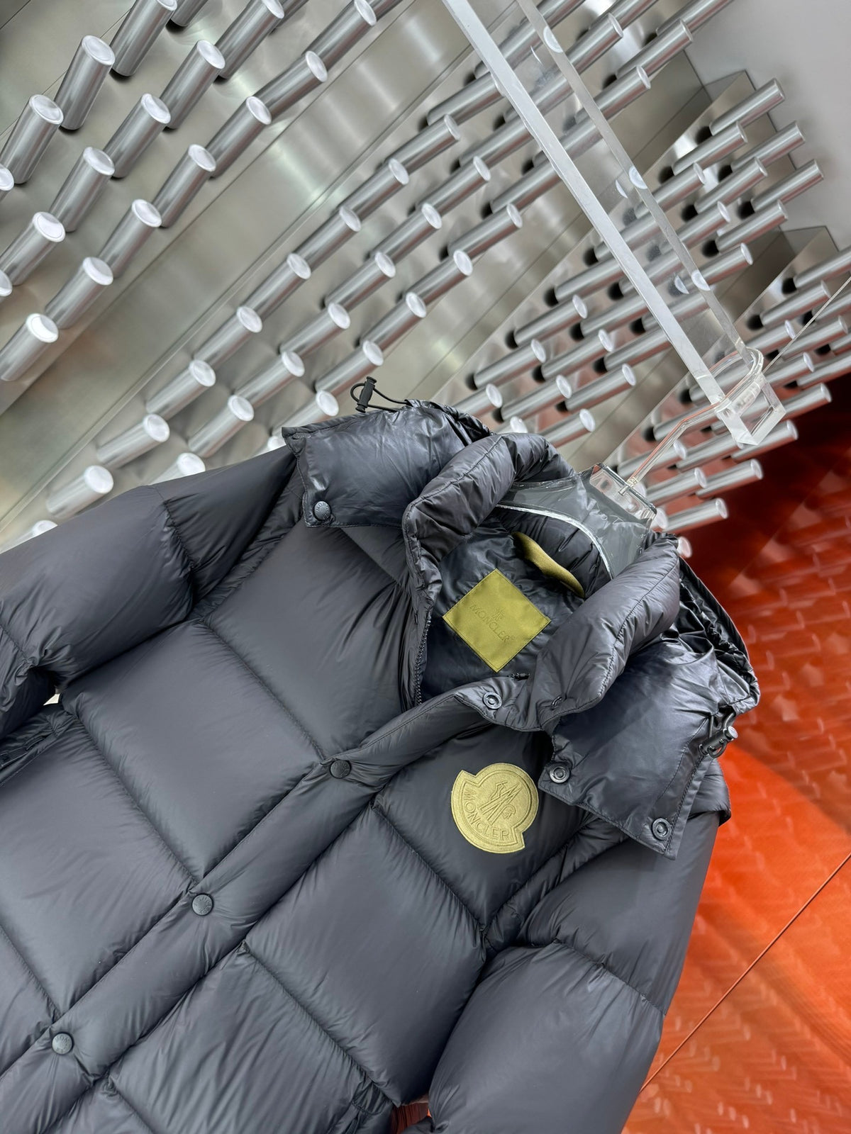 Moncler Detachable-Sleeve Hooded Puffer Jacket in Charcoal