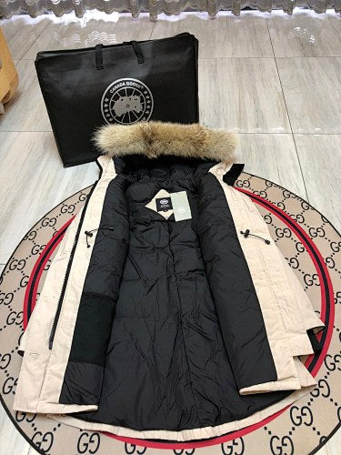 Canada Goose Women's Fishtail Coat (05)
