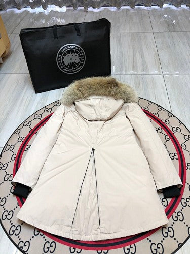 Canada Goose Women's Fishtail Coat (05)