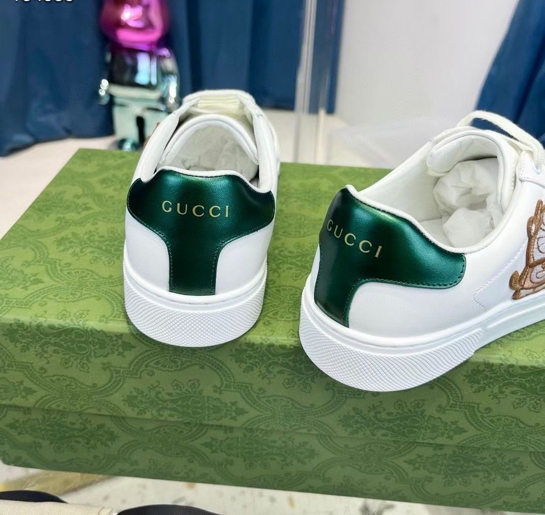 Gucci Green and Red Stripe Low-Top Sneakers - White Sole